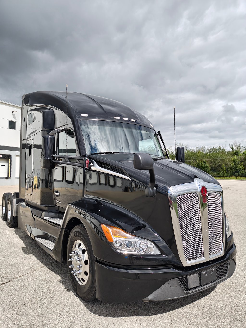 2023 Kenworth T680 in Kansas City, MO