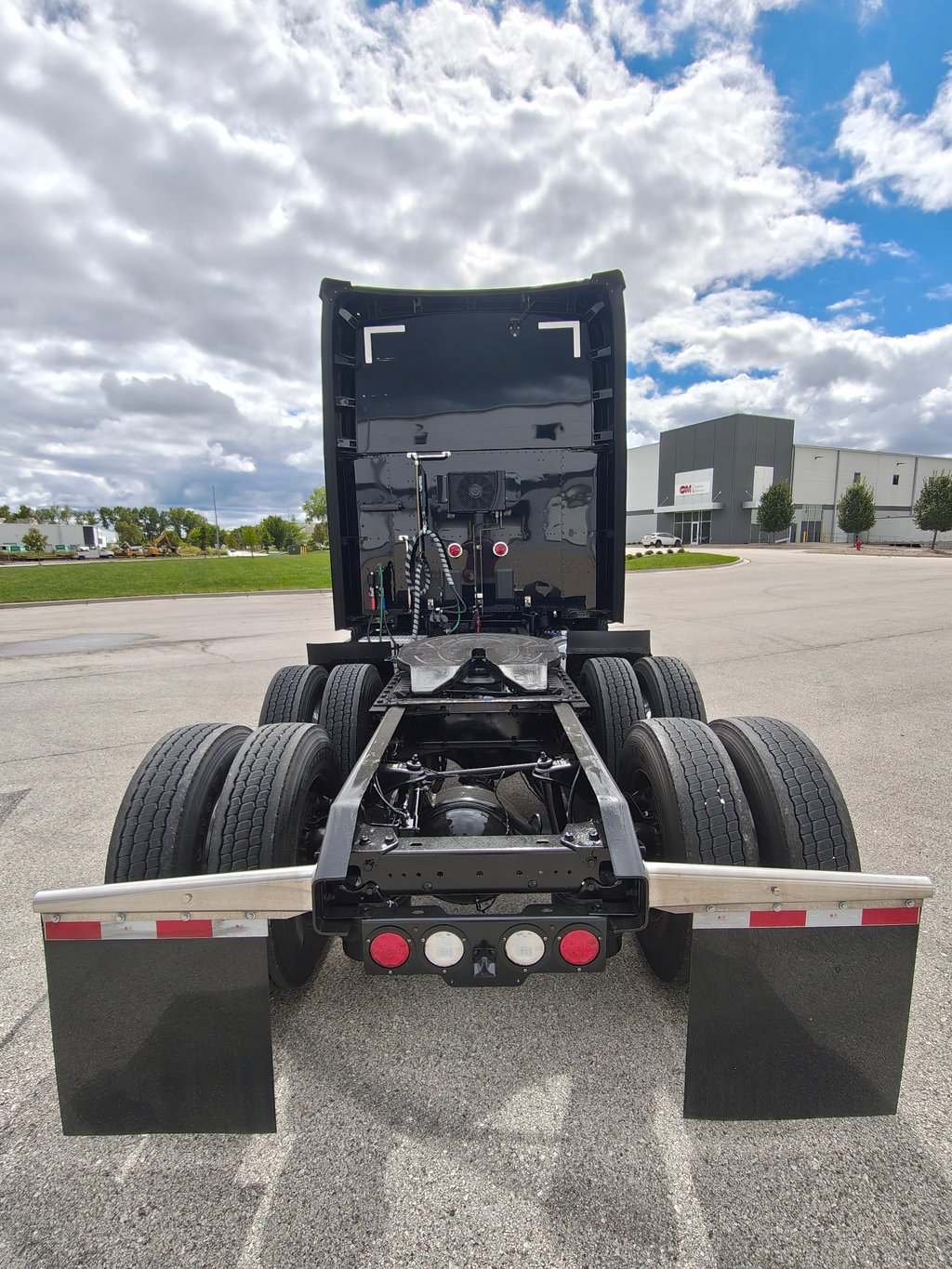 2023 Kenworth T680 in Kansas City, MO — photo 4