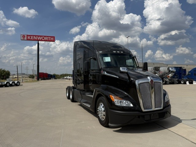 2023 Kenworth T680 in Fort Worth, TX