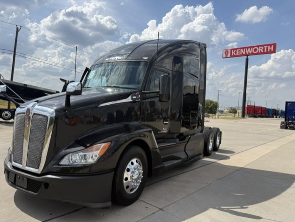2023 Kenworth T680 in Fort Worth, TX — photo 7