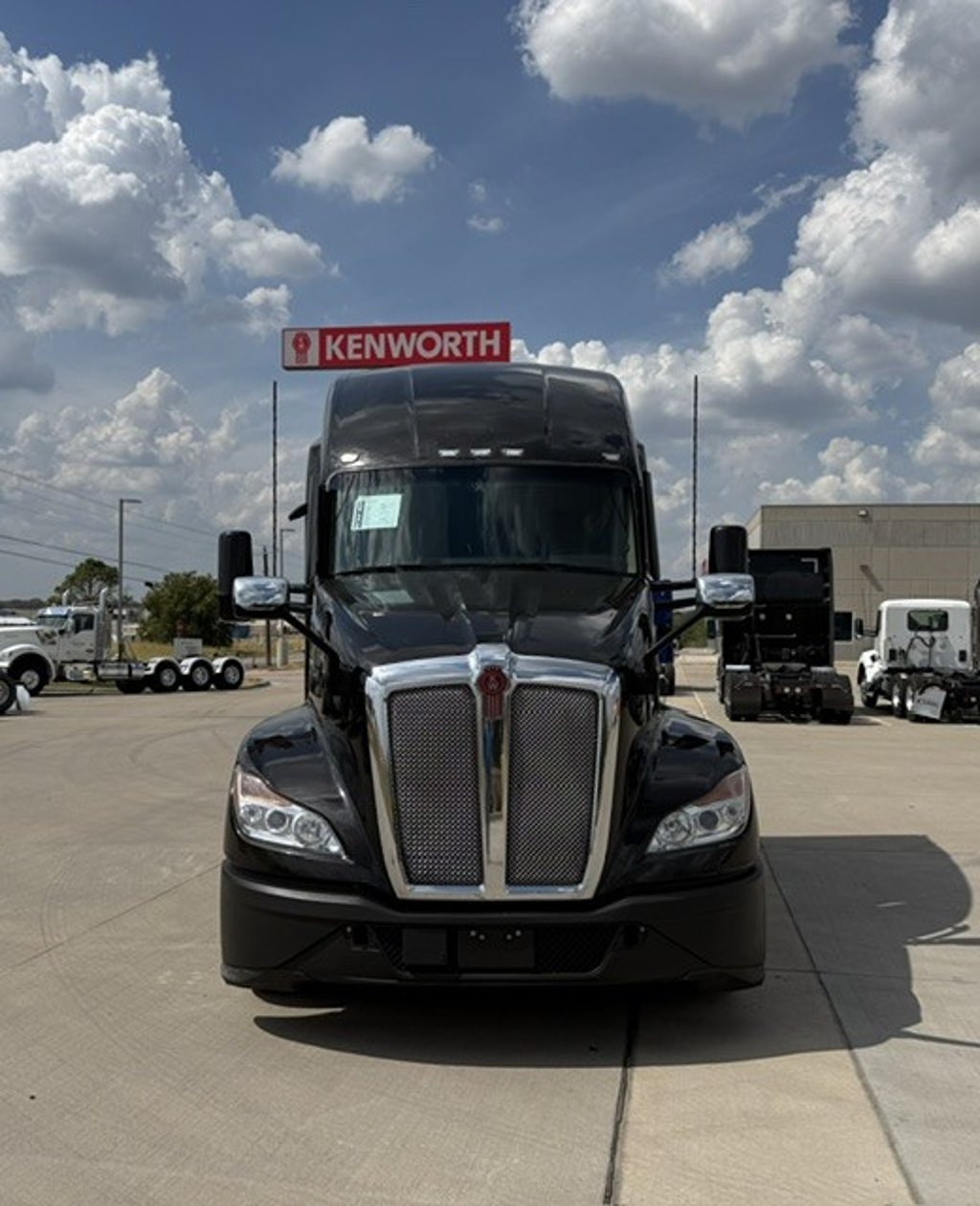 2023 Kenworth T680 in Fort Worth, TX — photo 8