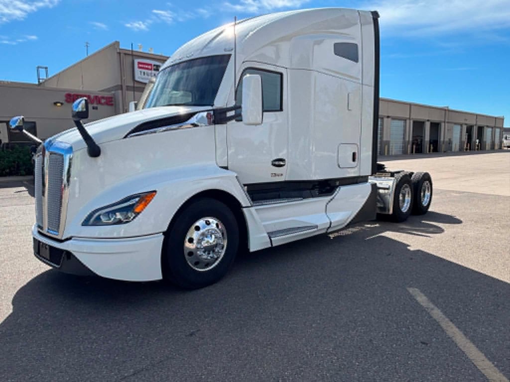 2023 Kenworth T680 in Greeley, CO — photo 2