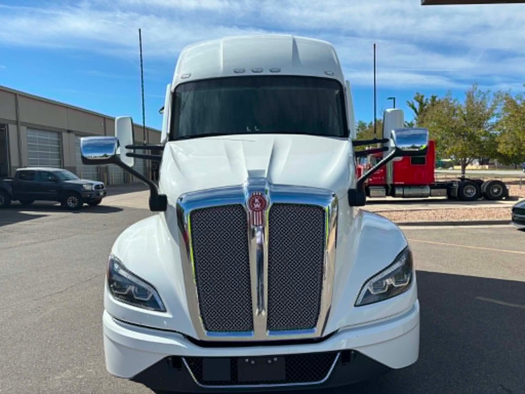 2023 Kenworth T680 in Greeley, CO — photo 8