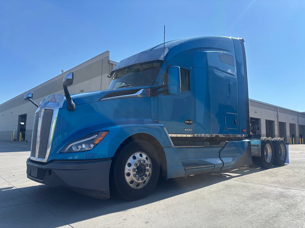 2023 Kenworth T680 in Omaha, NE — photo 2