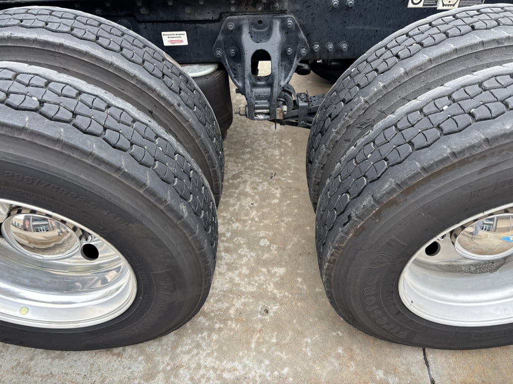 2023 Kenworth T680 in Omaha, NE — photo 4