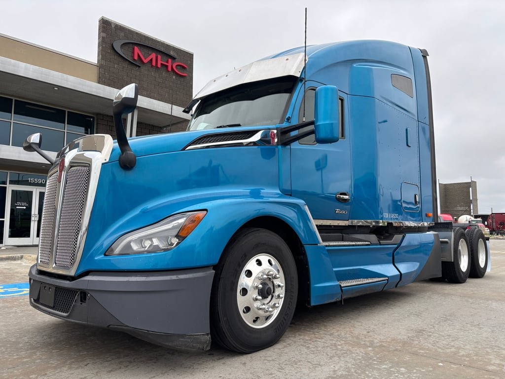 2023 Kenworth T680 in Omaha, NE — photo 2
