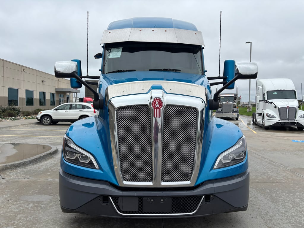 2023 Kenworth T680 in Omaha, NE — photo 8