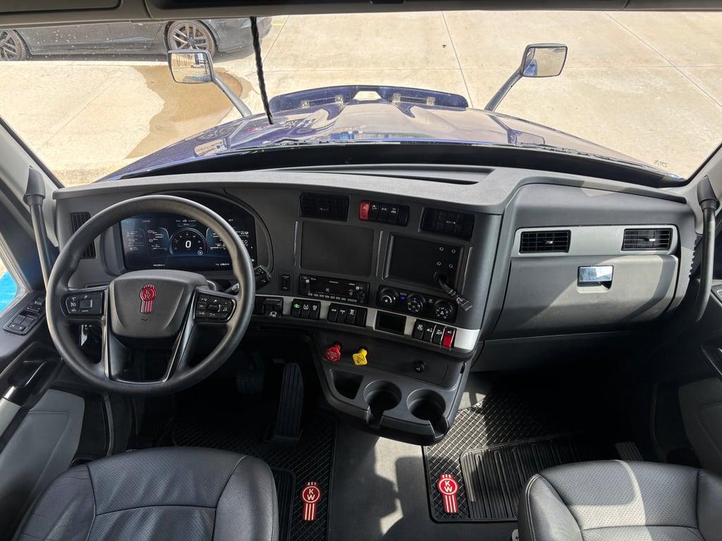 2024 Kenworth T680 in Omaha, NE — photo 3