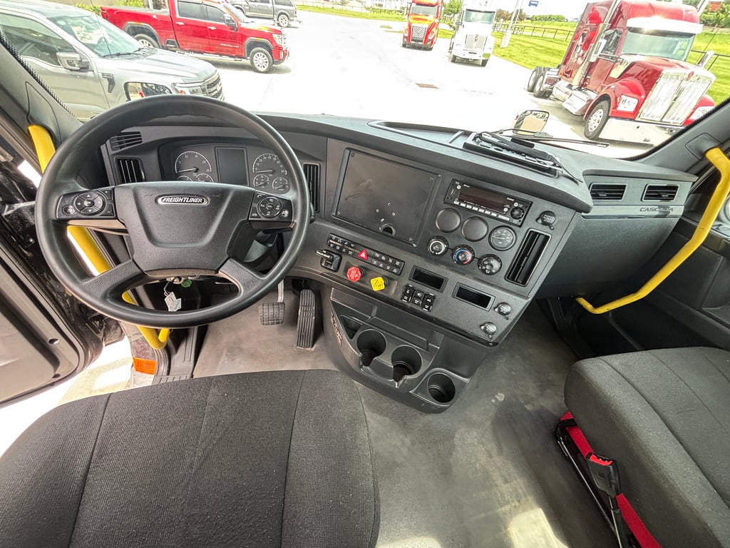 2023 Freightliner in Omaha, NE — photo 3