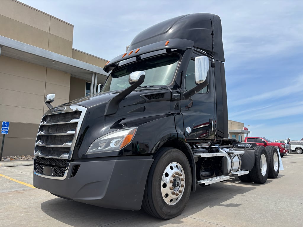 2023 Freightliner in Omaha, NE — photo 2
