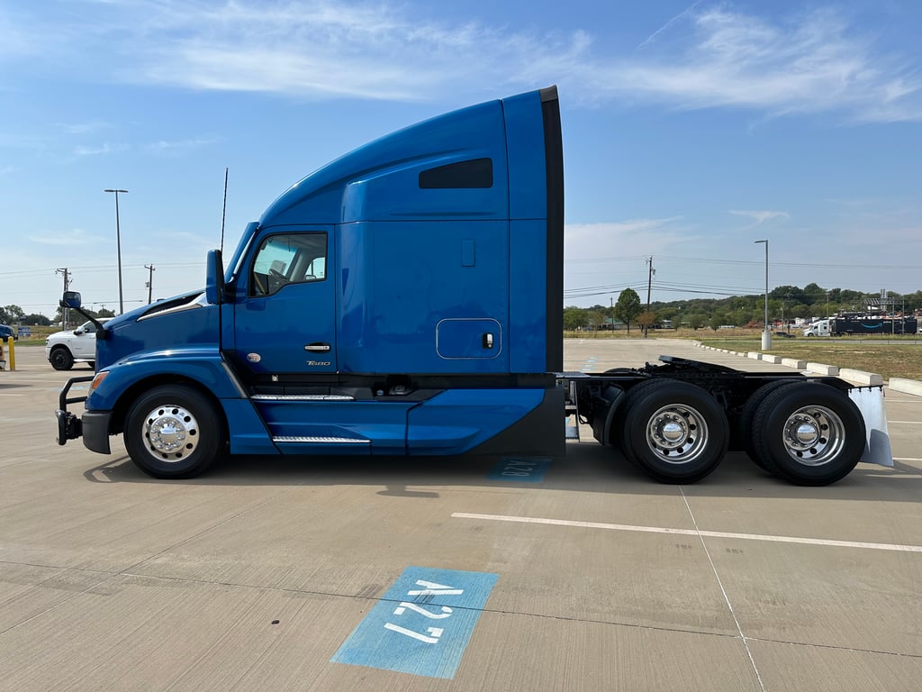 2023 Kenworth T680 in Fort Worth, TX — photo 6
