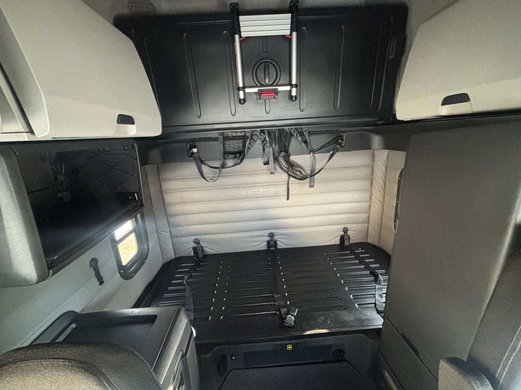 2023 Freightliner Cascadia in Omaha, NE — photo 8