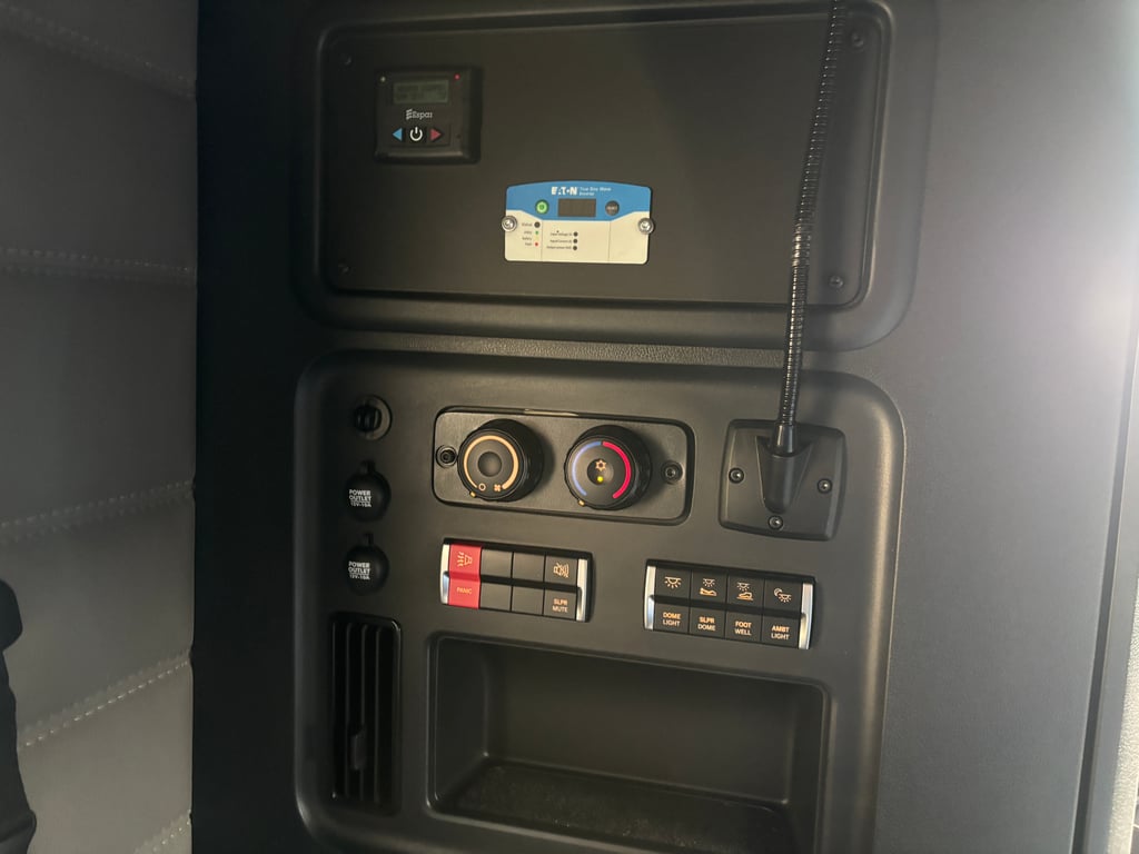 2023 Freightliner Cascadia in Omaha, NE — photo 7