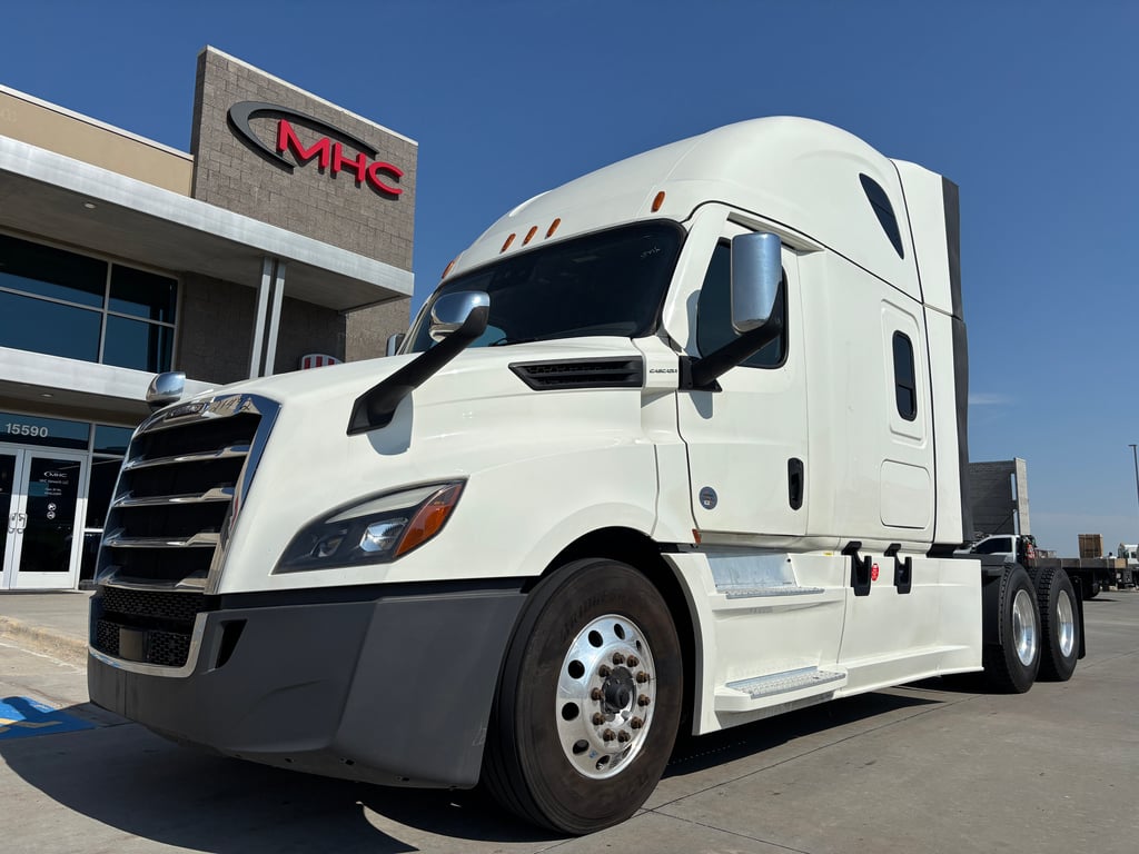 2023 Freightliner Cascadia in Omaha, NE — photo 2