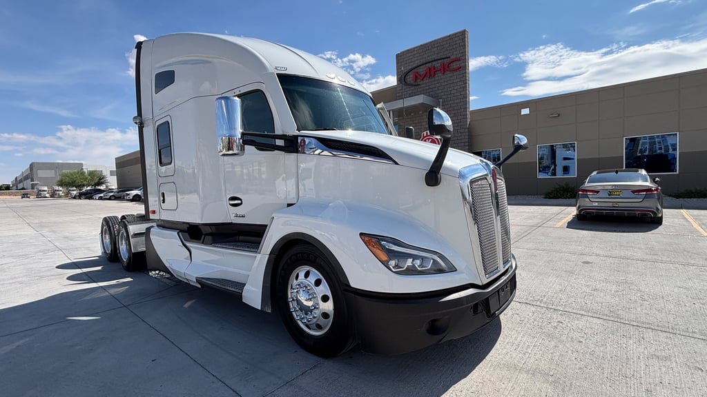 2024 Kenworth T680 in El Paso, TX