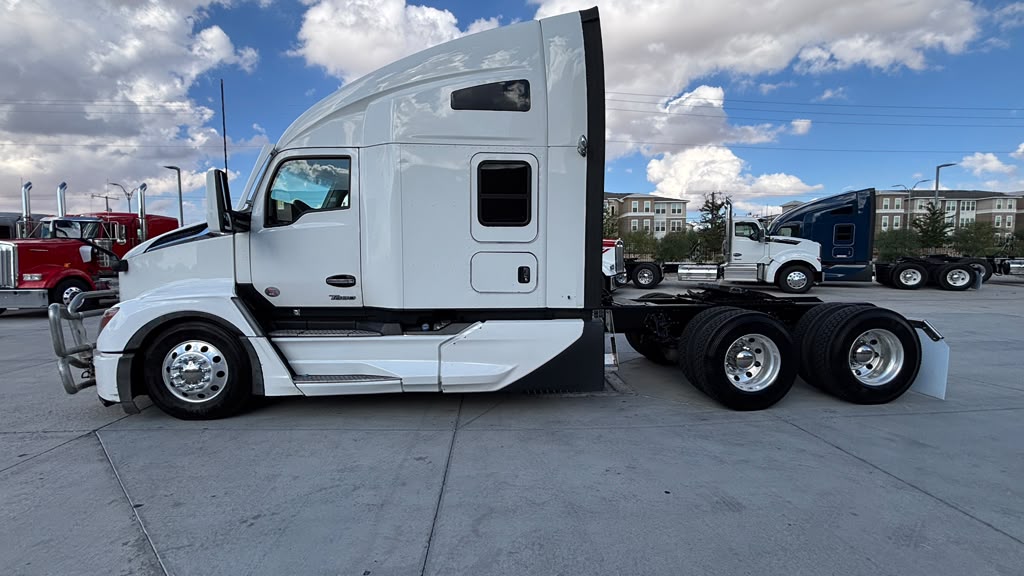2024 Kenworth T680 in El Paso, TX — photo 8