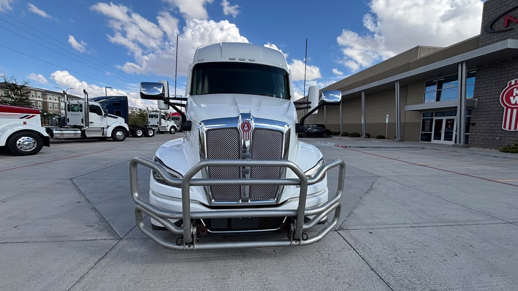 2024 Kenworth T680 in El Paso, TX — photo 7