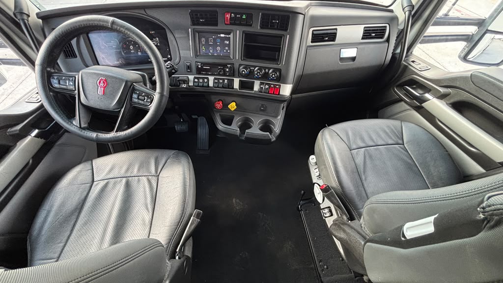 2024 Kenworth T680 in El Paso, TX — photo 3