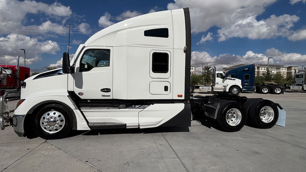 2024 Kenworth T680 in El Paso, TX — photo 8