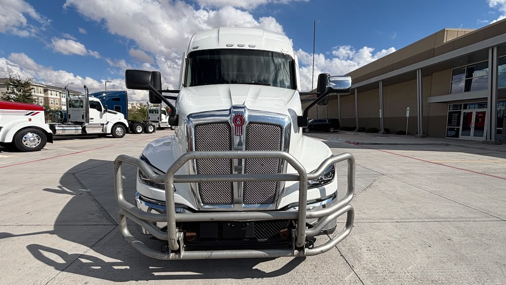 2024 Kenworth T680 in El Paso, TX — photo 7