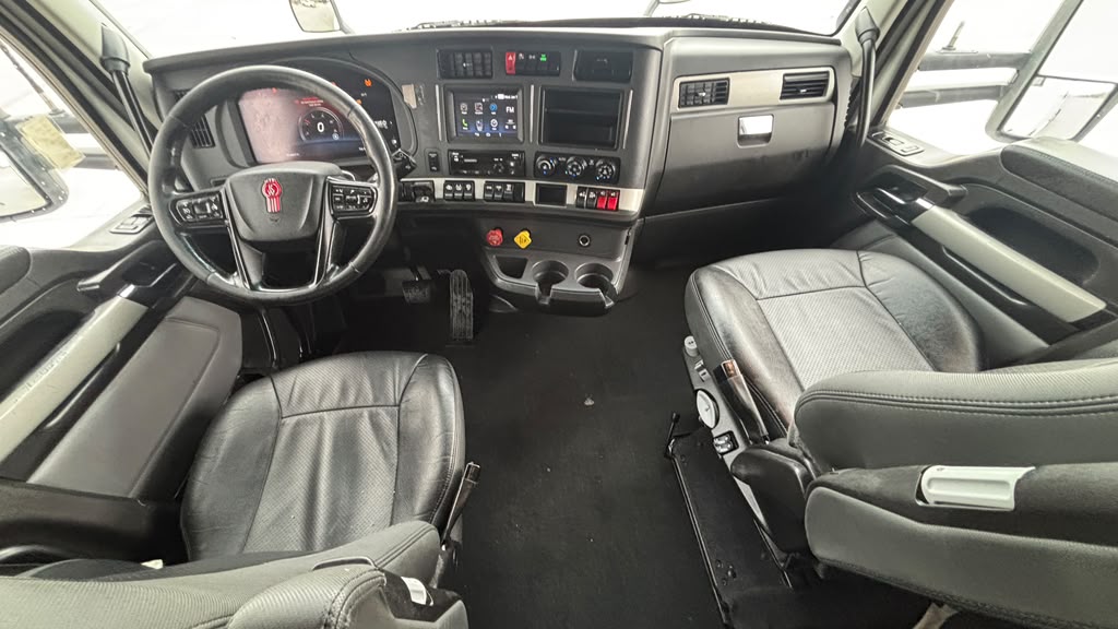 2024 Kenworth T680 in El Paso, TX — photo 3