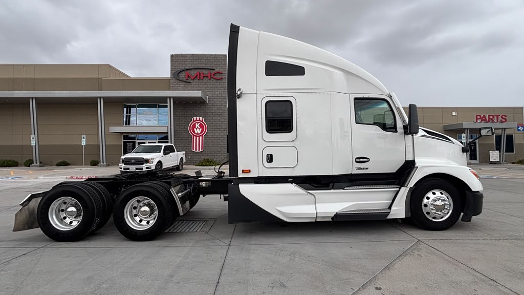 2024 Kenworth T680 in El Paso, TX — photo 8