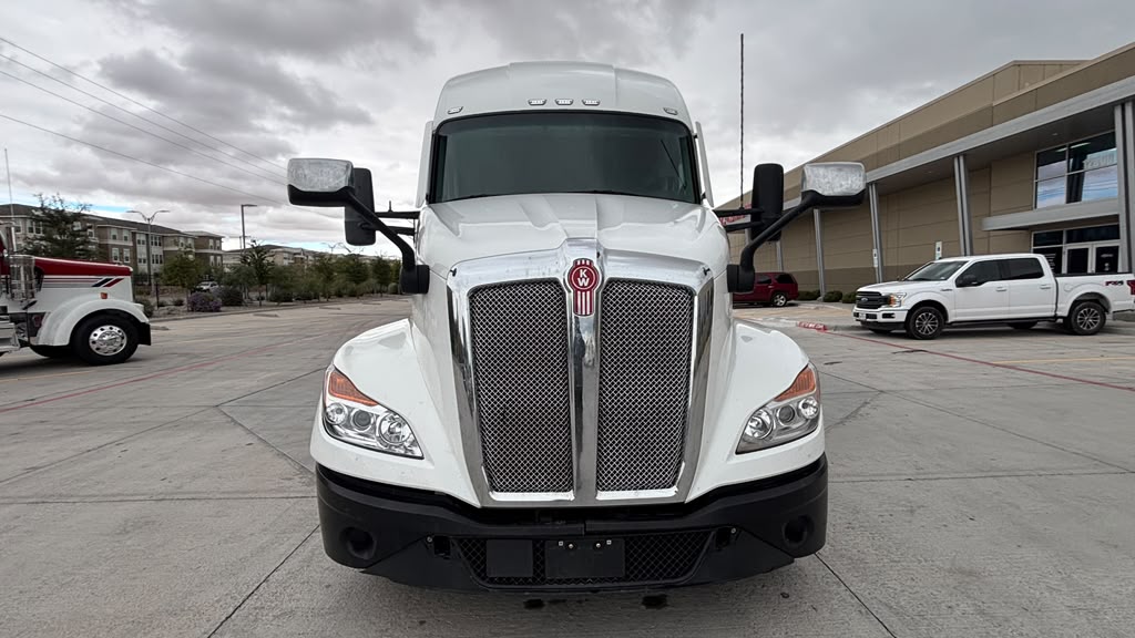2024 Kenworth T680 in El Paso, TX — photo 7