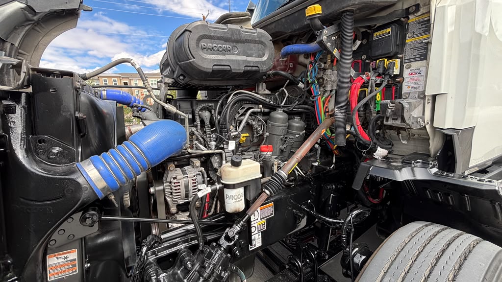 2023 Kenworth T680 in El Paso, TX — photo 6