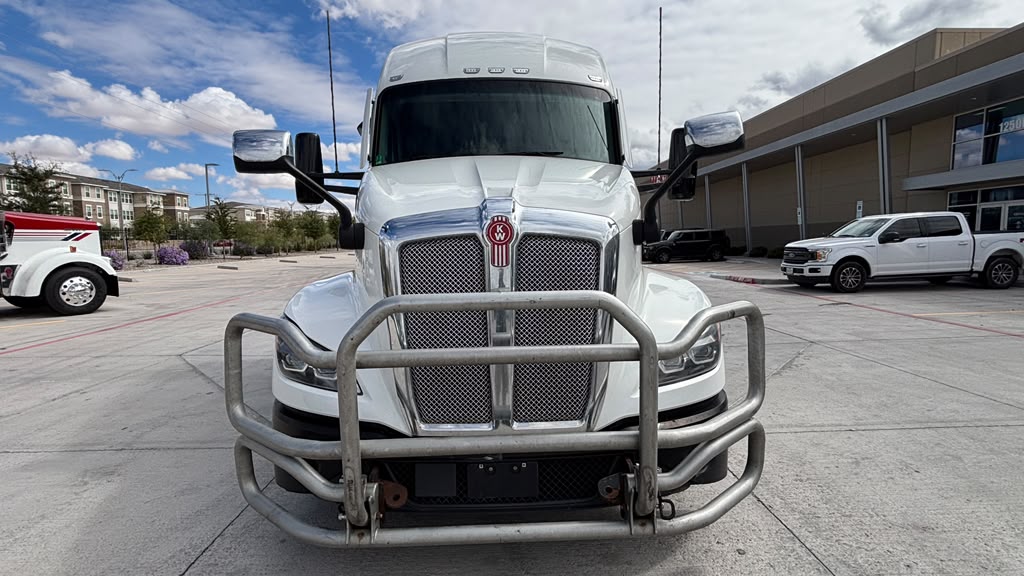 2023 Kenworth T680 in El Paso, TX — photo 7