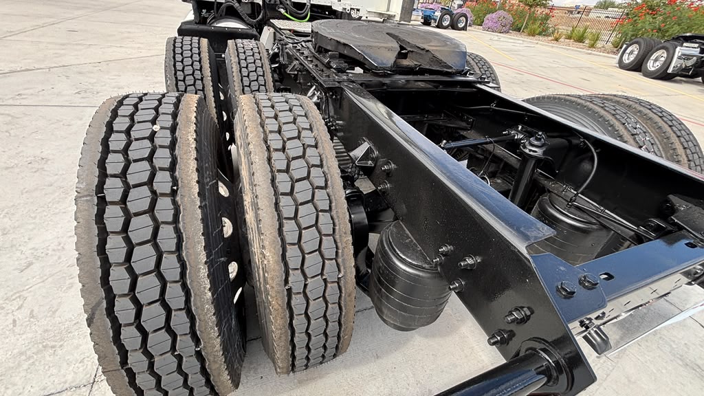 2023 Kenworth T680 in El Paso, TX — photo 4