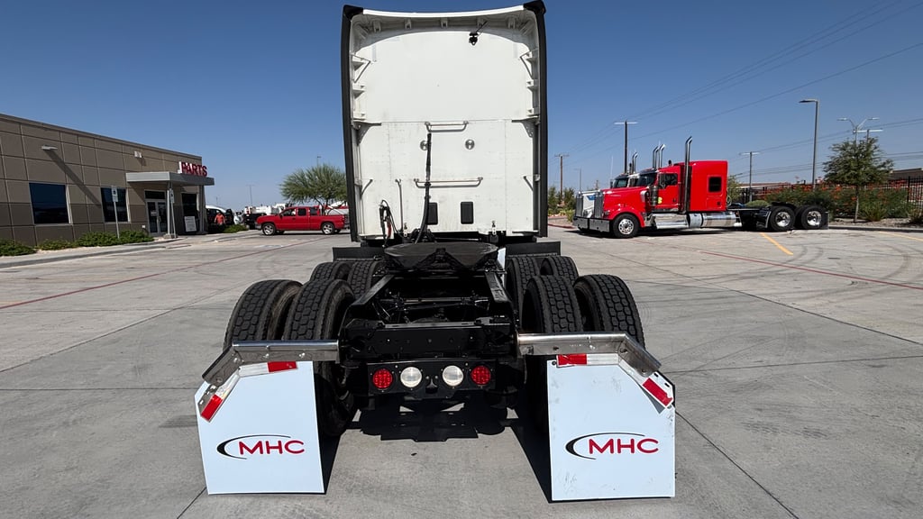 2023 Kenworth T680 in El Paso, TX — photo 5