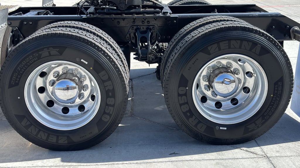2023 Kenworth T680 in El Paso, TX — photo 4