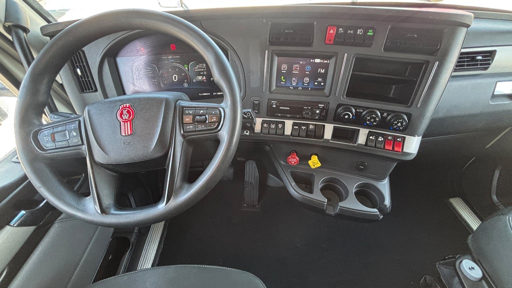 2023 Kenworth T680 in El Paso, TX — photo 8