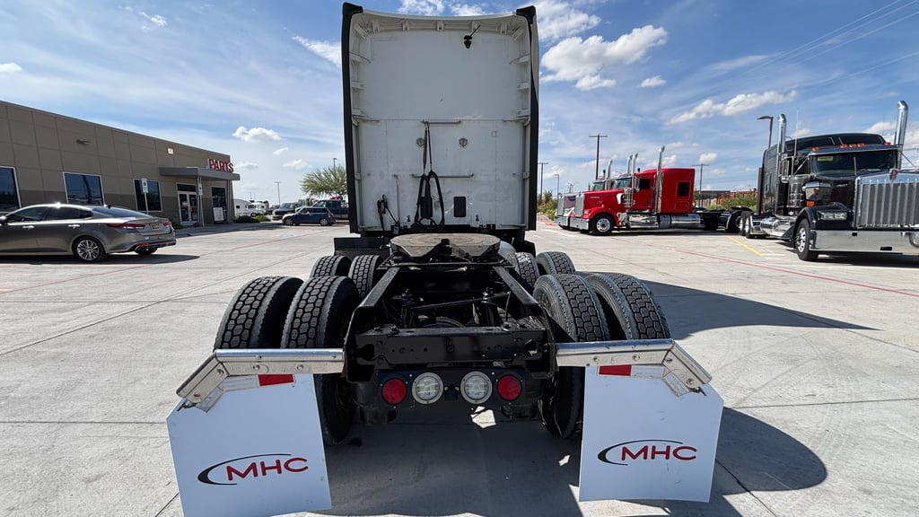 2023 Kenworth T680 in El Paso, TX — photo 5