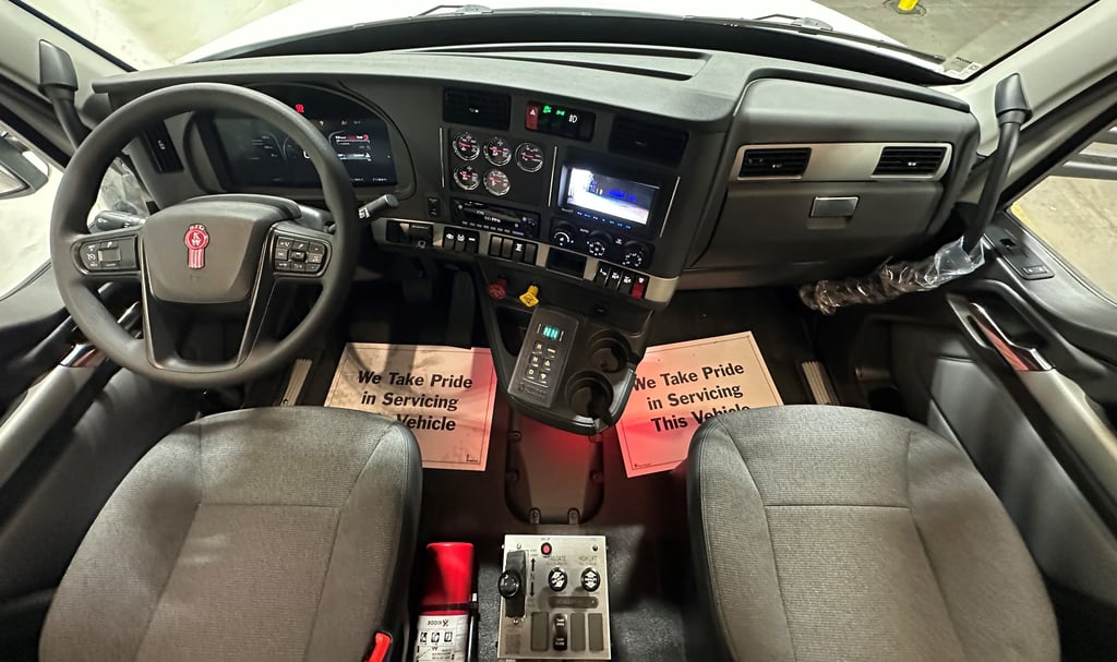 2027 Kenworth T880 in Fort Worth, TX — photo 2