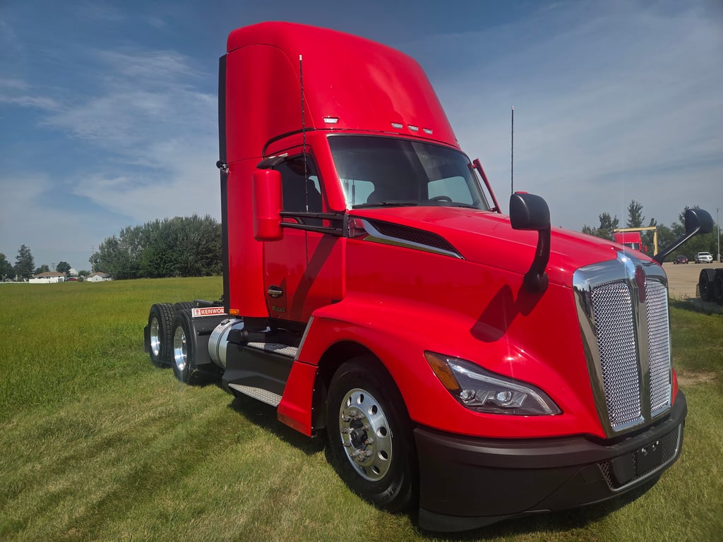 2023 Kenworth T680 in Cedar Rapids, IA
