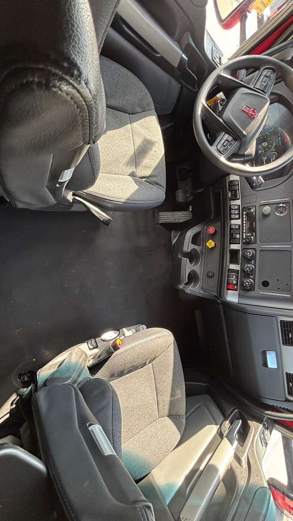 2022 Kenworth T680 in Cedar Rapids, IA — photo 3