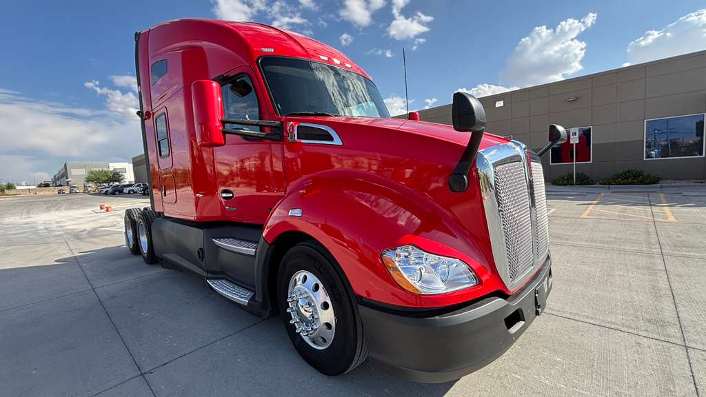 2022 Kenworth T680 in Cedar Rapids, IA
