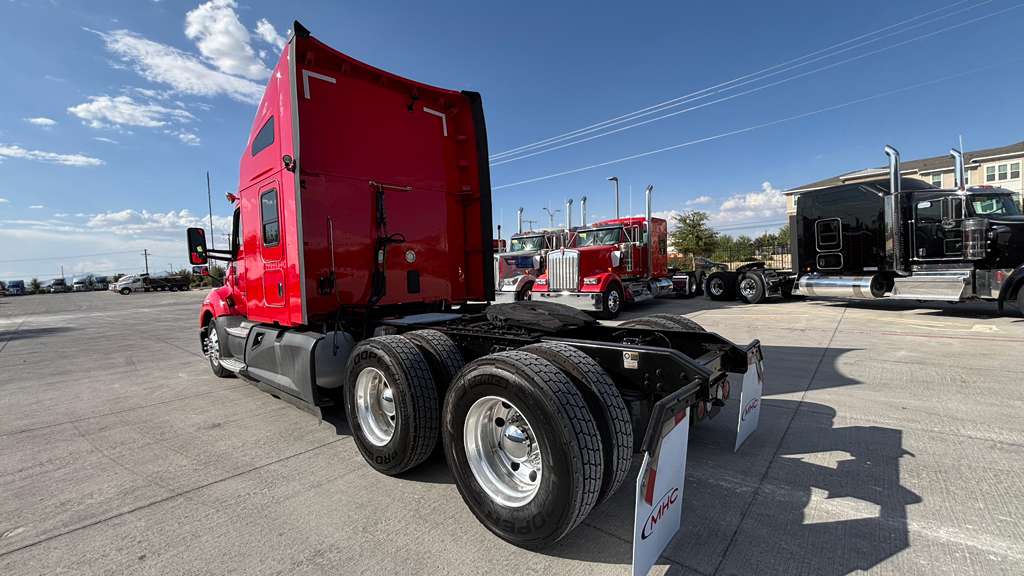 2022 Kenworth T680 in Cedar Rapids, IA — photo 8