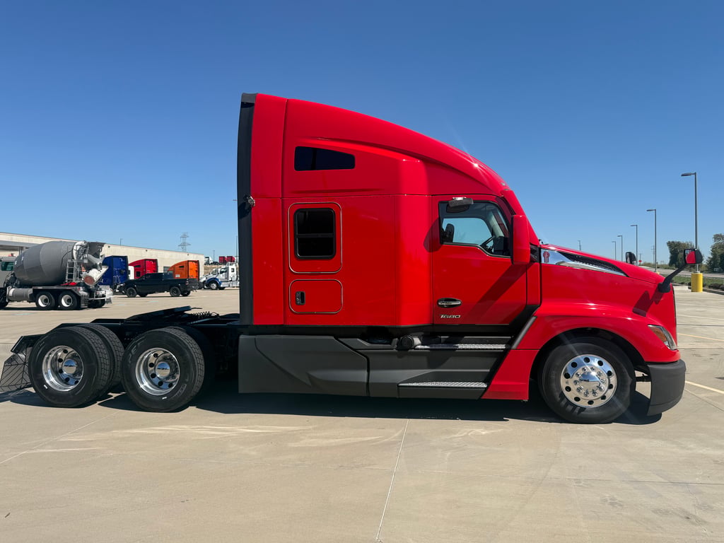 2023 Kenworth T680 in Fort Worth, TX — photo 2