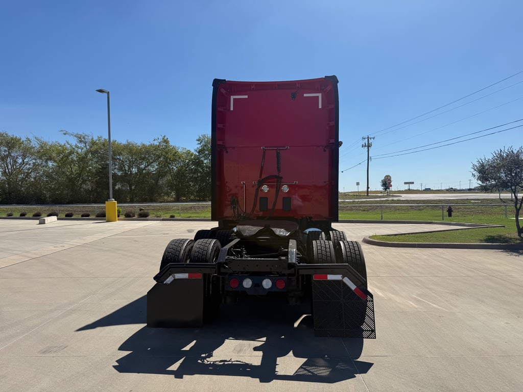 2023 Kenworth T680 in Fort Worth, TX — photo 4