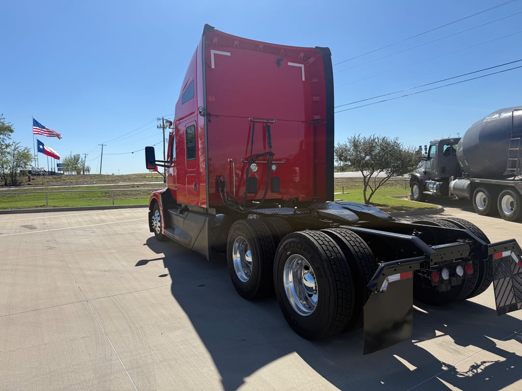 2023 Kenworth T680 in Fort Worth, TX — photo 5