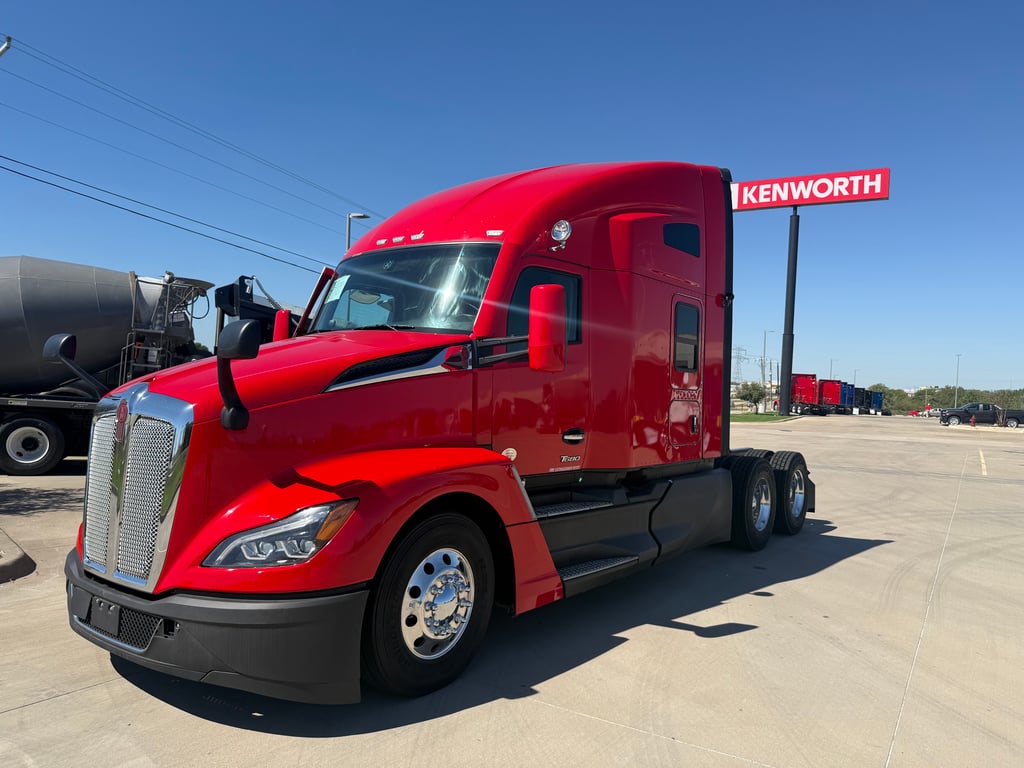 2023 Kenworth T680 in Fort Worth, TX — photo 7