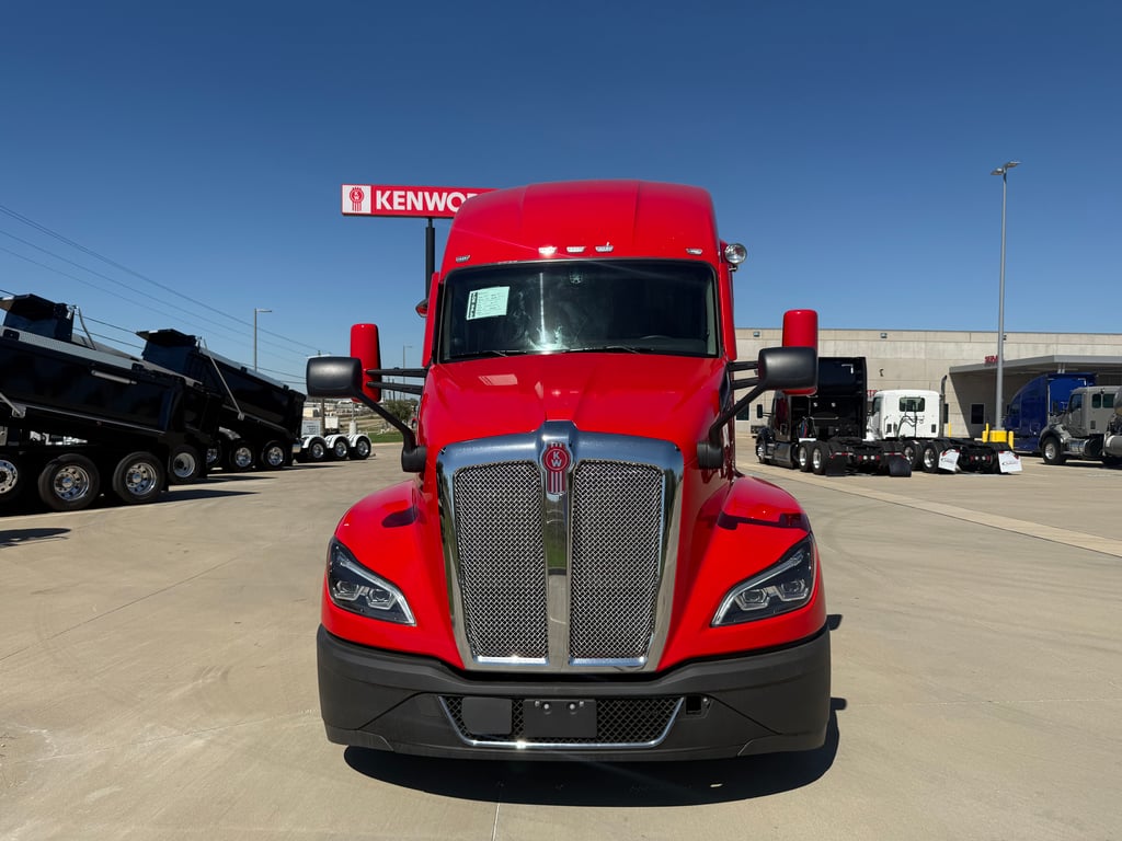 2023 Kenworth T680 in Fort Worth, TX — photo 8