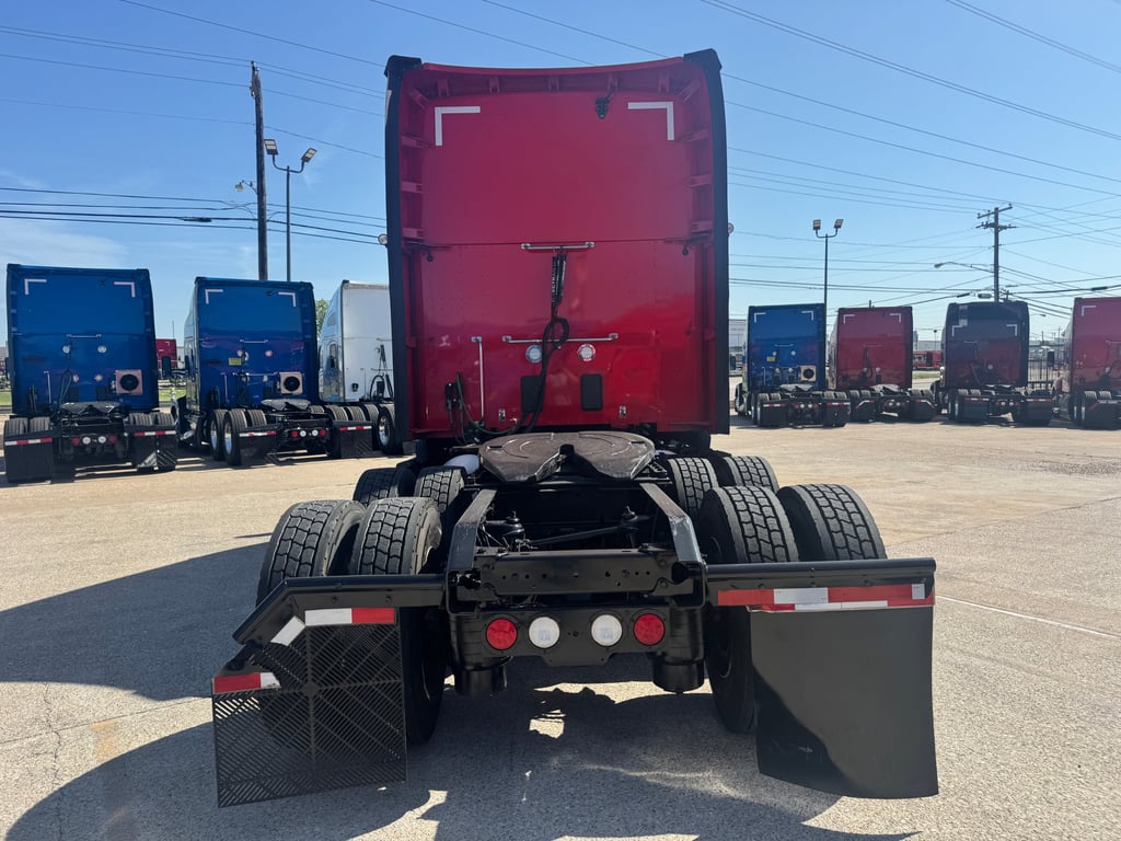 2023 Kenworth T680 in Cedar Rapids, IA — photo 5