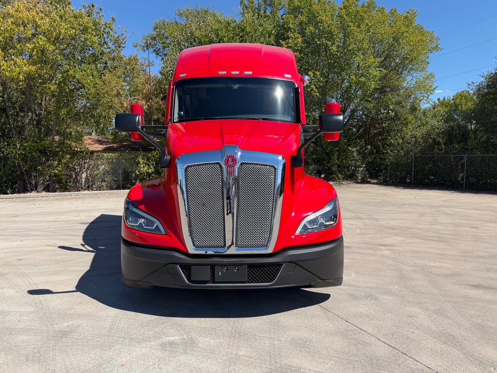 2023 Kenworth T680 in Fort Worth, TX — photo 7