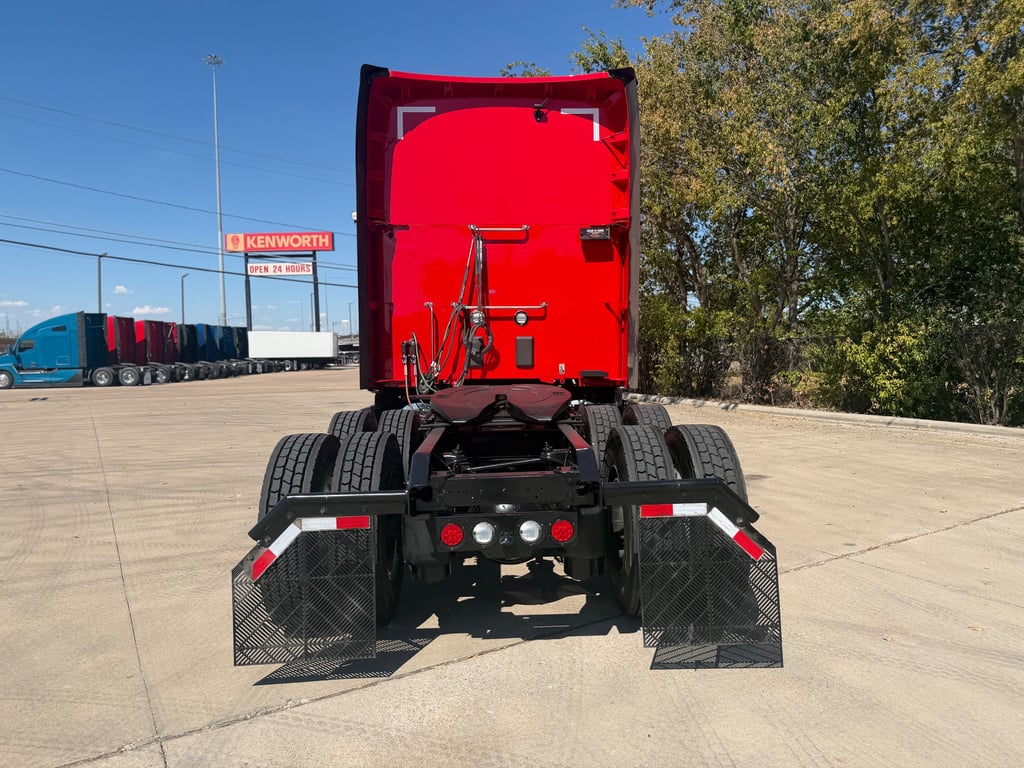 2023 Kenworth T680 in Fort Worth, TX — photo 5