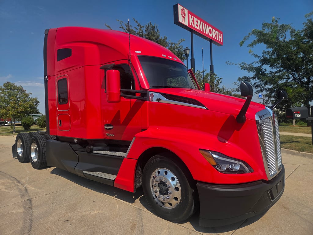 2023 Kenworth T680 in Cedar Rapids, IA