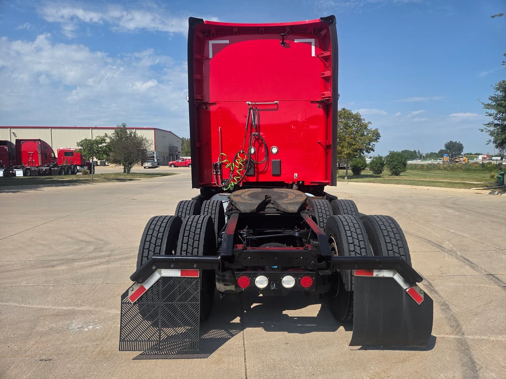 2023 Kenworth T680 in Cedar Rapids, IA — photo 5