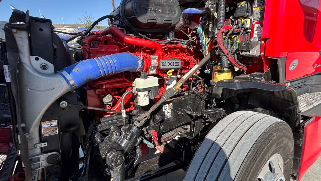 2023 Kenworth T680 in Cedar Rapids, IA — photo 6